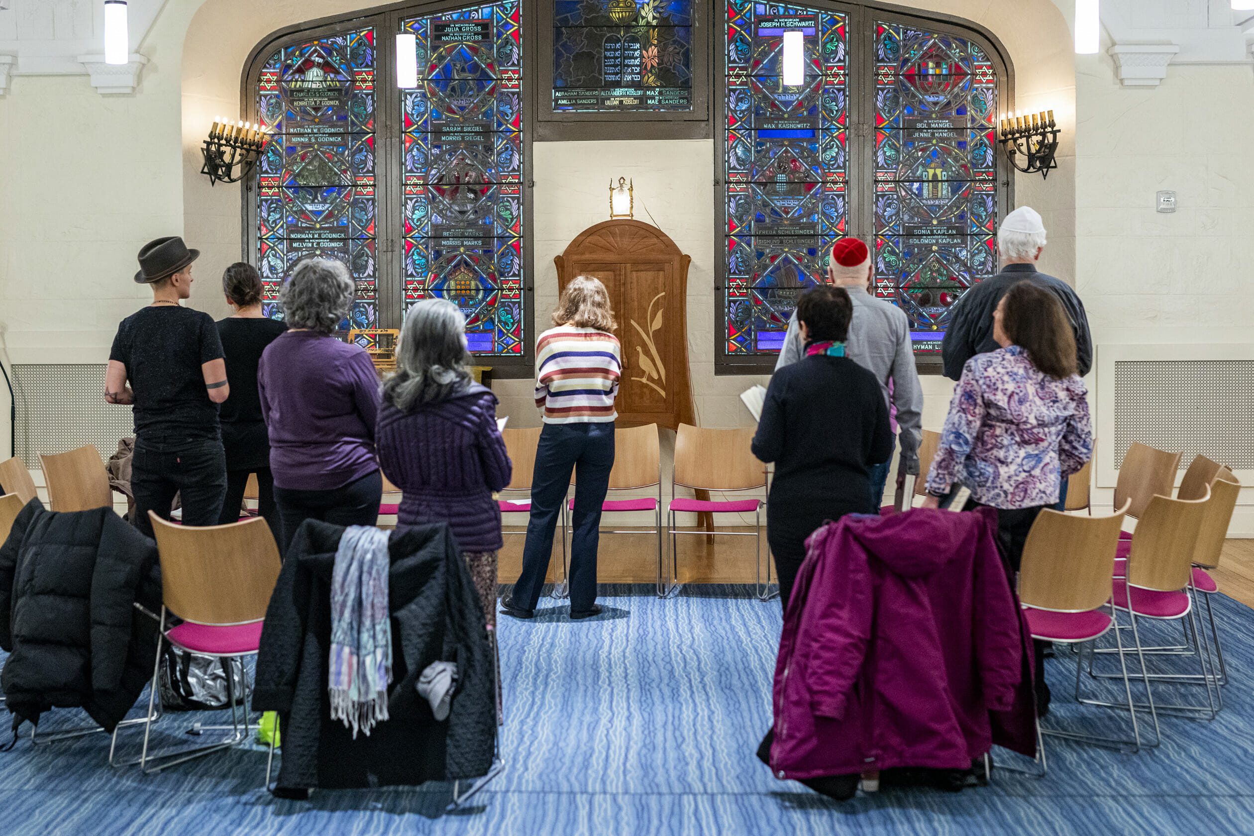 b'nai jeshurun members reading together