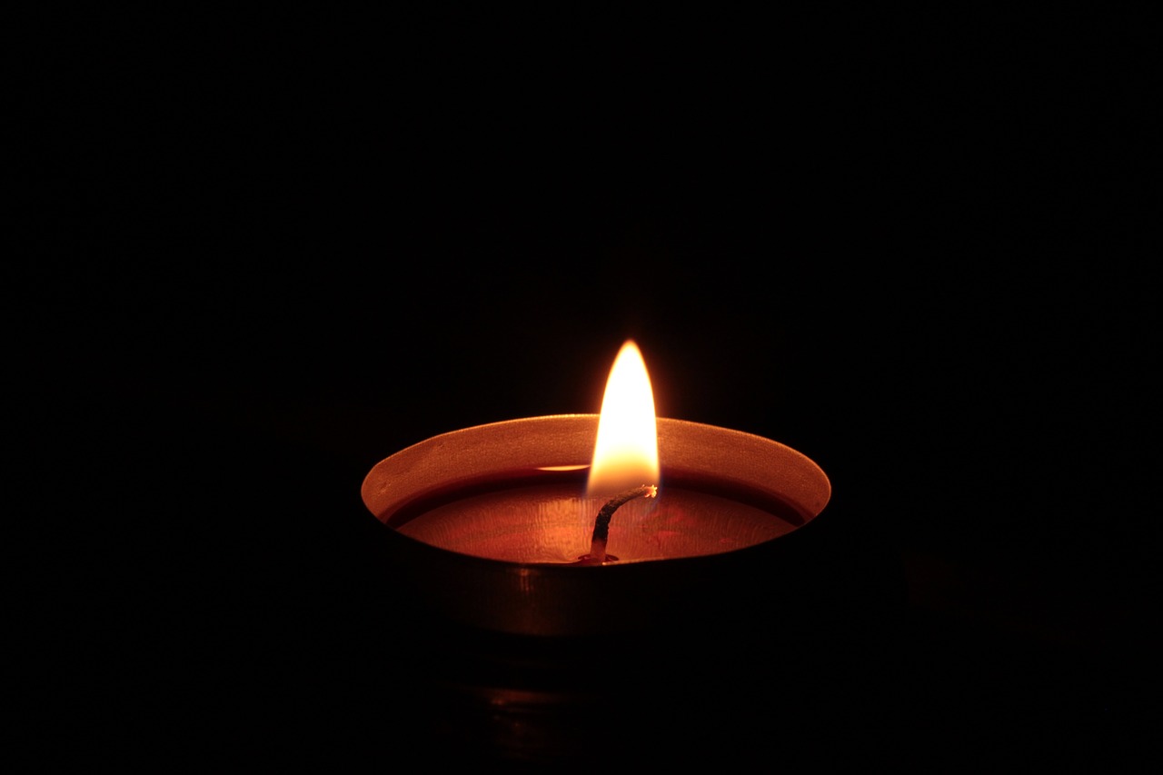 dim candle